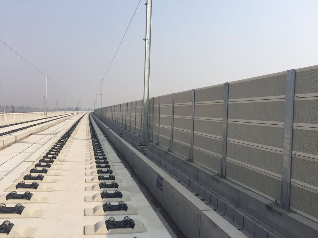 High Noise Resistance Motorway Sound Barriers Customized Surface Treatment